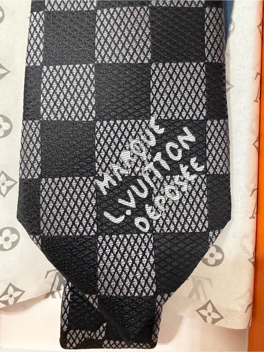 Louis Vuitton Checkered Tie - Picture 2 of 7